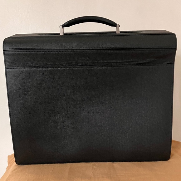VINTAGE LOUIS VUITTON BLACK TAÏGA LEATHER PILOT BRIEFCASE - Picture 7 of 16